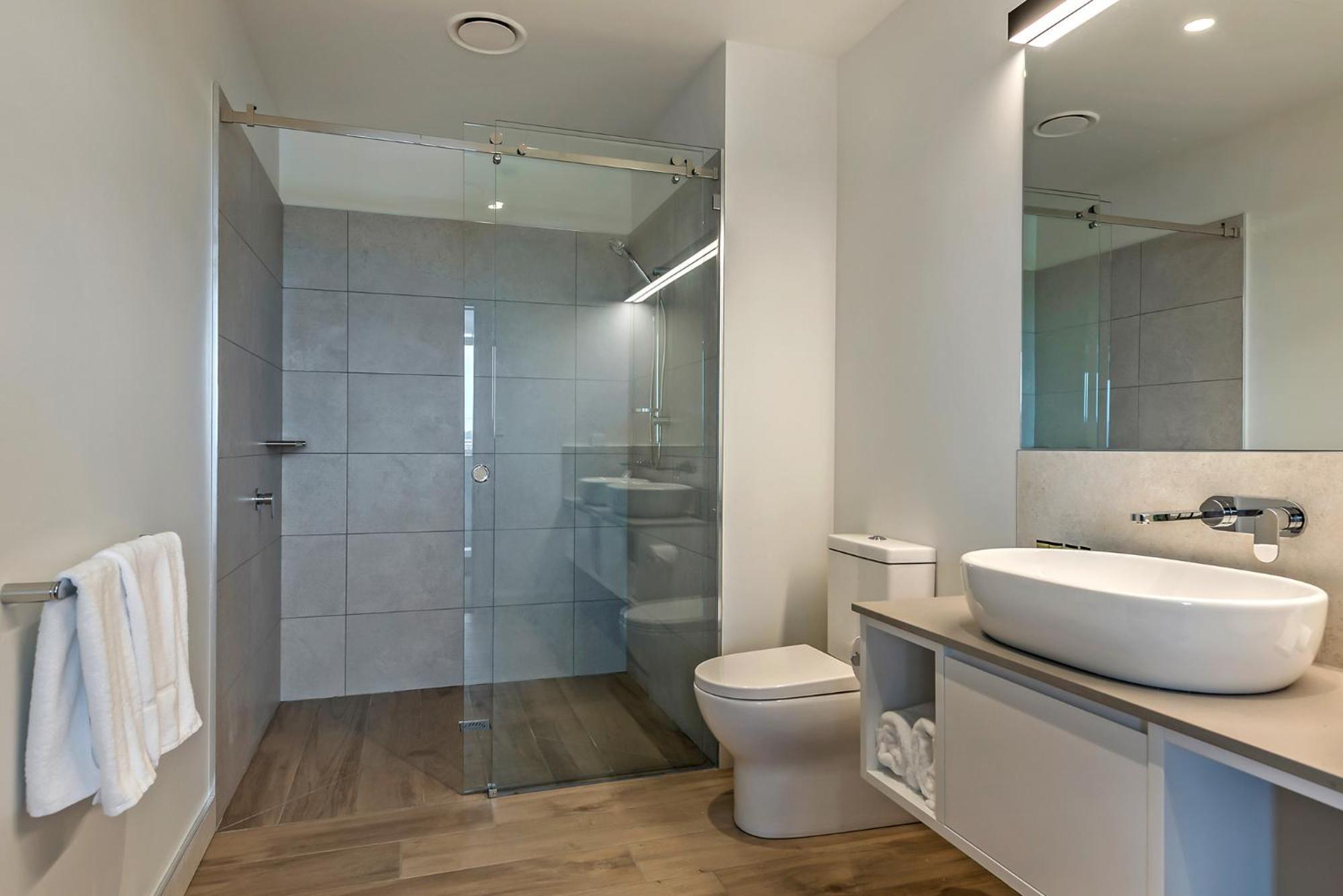 Hotel Peppers Silo Launceston Exterior foto A modern bathroom
