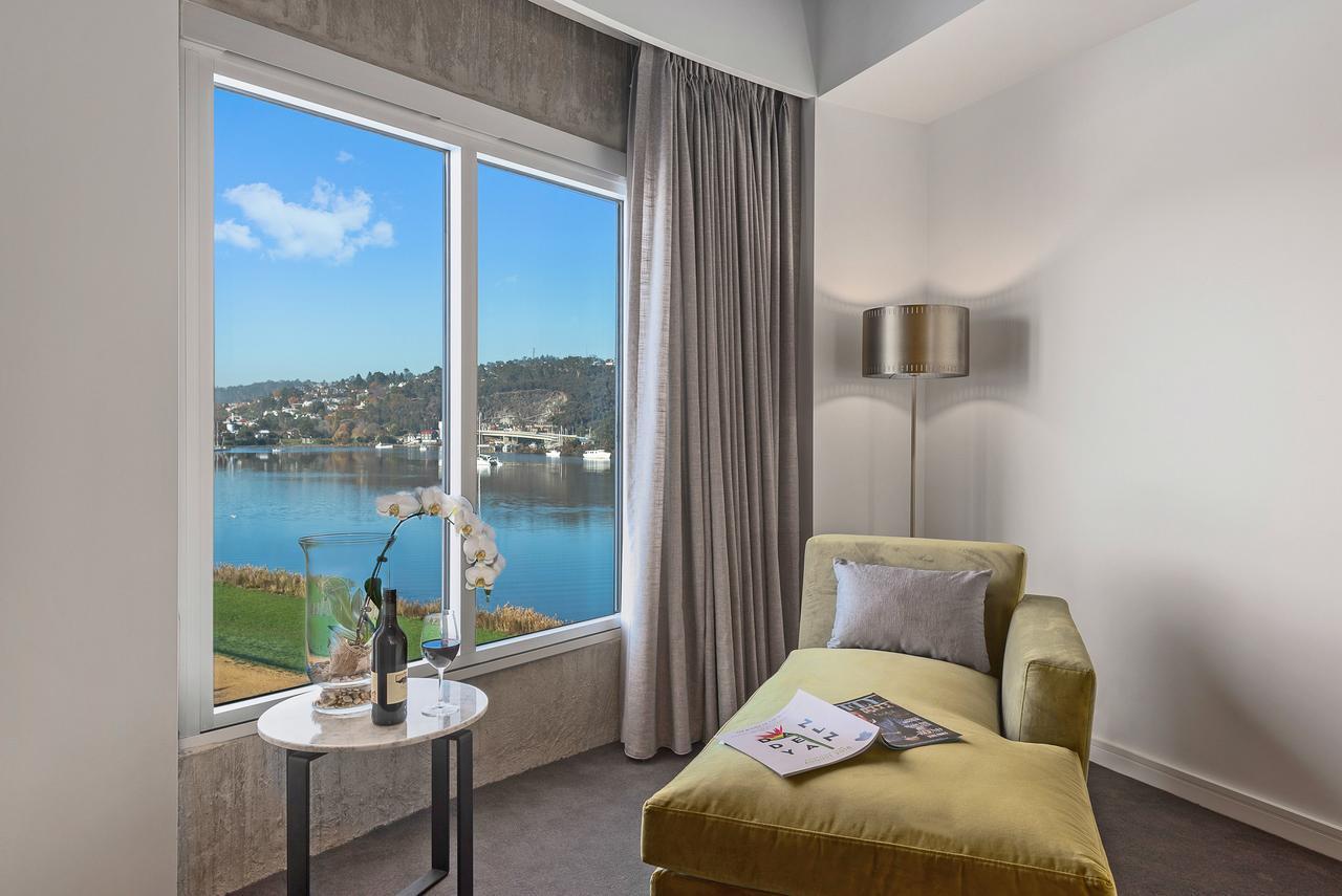 Hotel Peppers Silo Launceston Exterior foto A staged photo of a living room